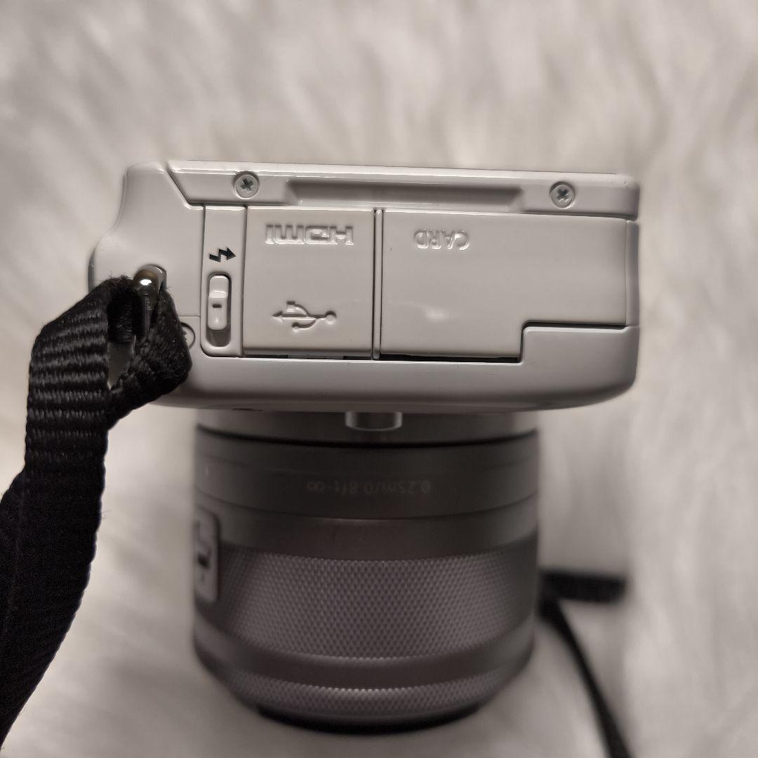 Canon EOS M10 ホワイト 15-45mmレンズ付き
