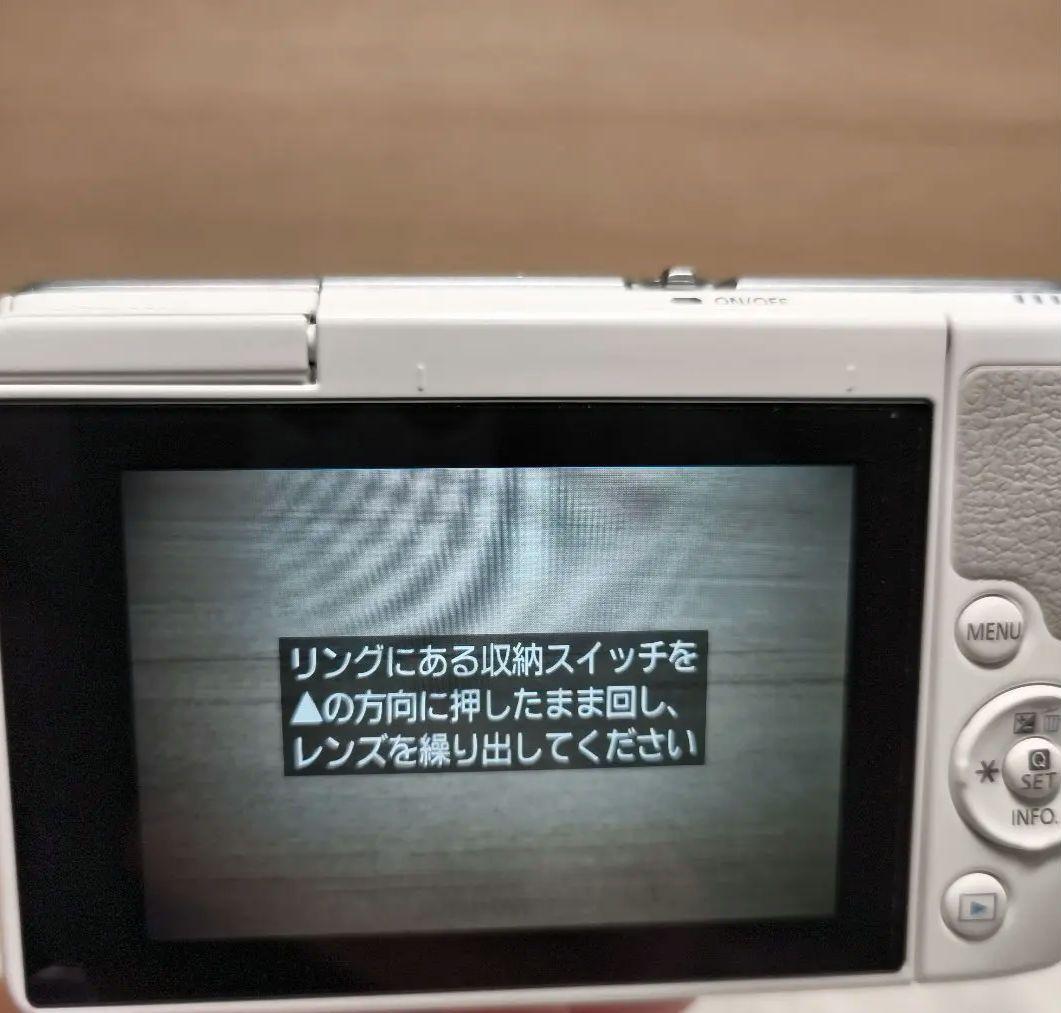 Canon EOS M10 ホワイト 15-45mmレンズ付き