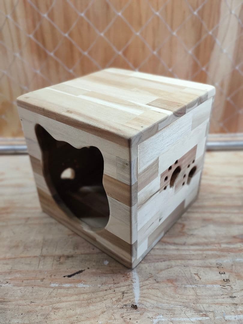猫ちゃんの秘密基地　アカシア材　No,1　　猫ハウス