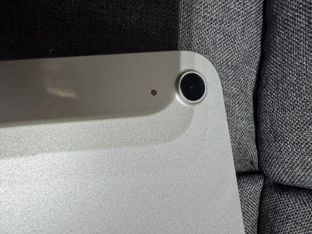 美品　iPad 第10世代　シルバー　64GB おまけ付き