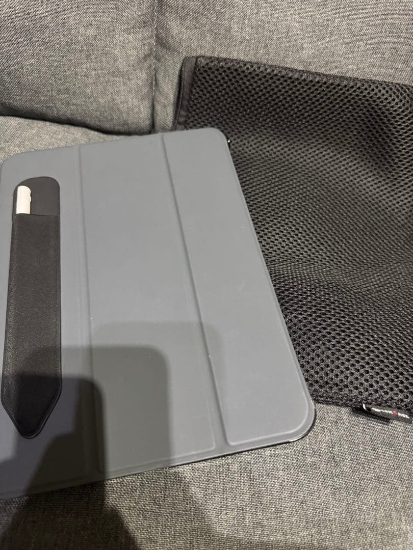 美品　iPad 第10世代　シルバー　64GB おまけ付き