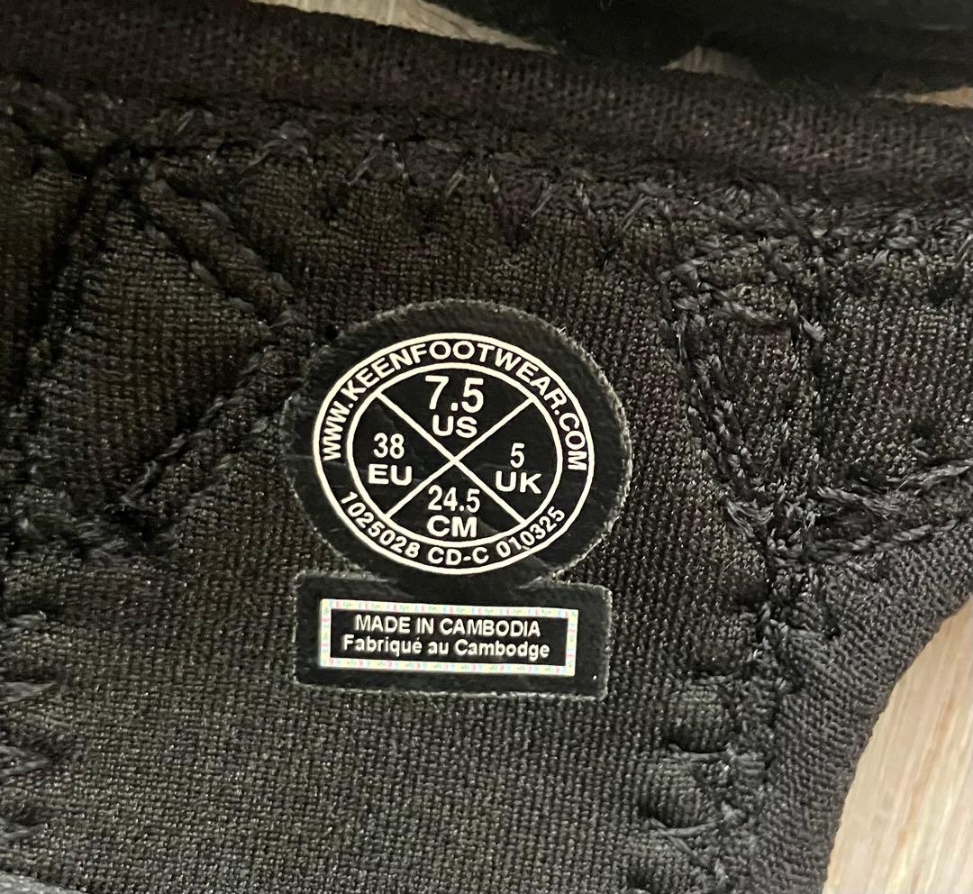 KEEN ウィメンズ ニューポート エイチツー サンダル ブラック 24.5cm