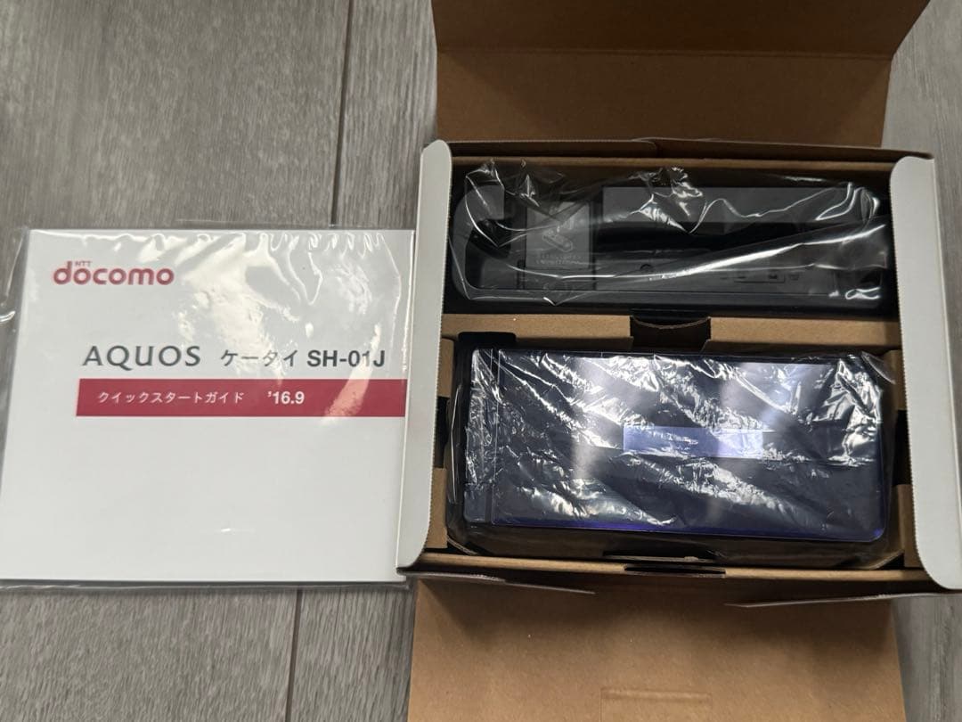 美品　AQUOS SH01J