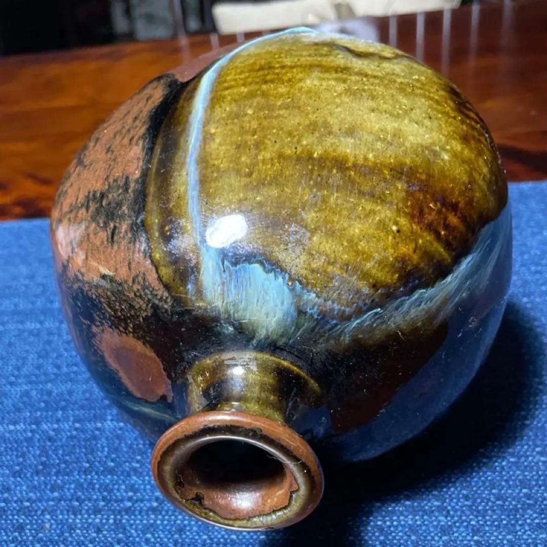 出西窯の手作り陶器ボトル 約15cm 茶色と金色