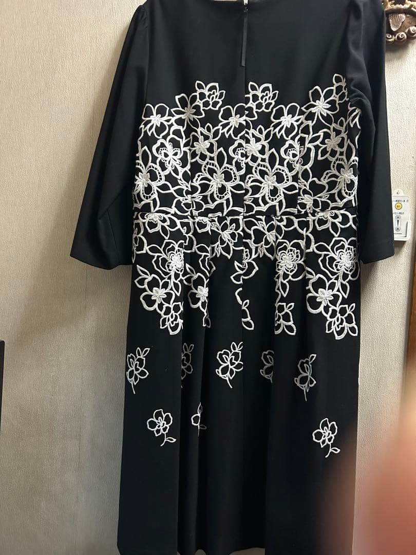 ローズティアラ46 秋〜春先前後ろ花の刺繍が素敵 身幅55着丈108