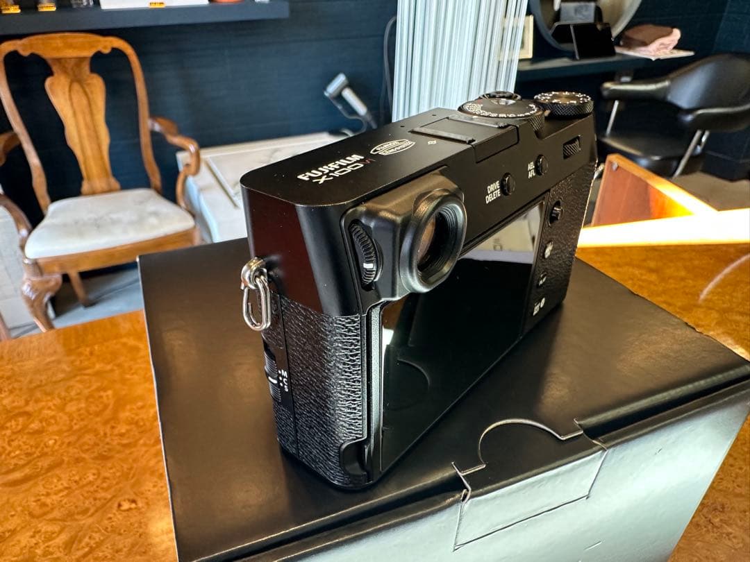 〜極美品〜多言語/FUJIFILM X100VI ブラック　※多数オプション品付