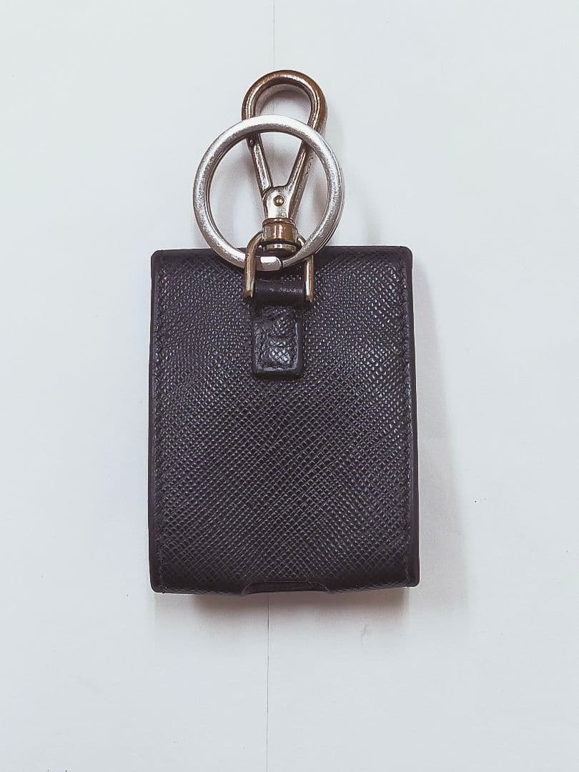 【美品】PRADA イヤホンケース　サフィアーノ