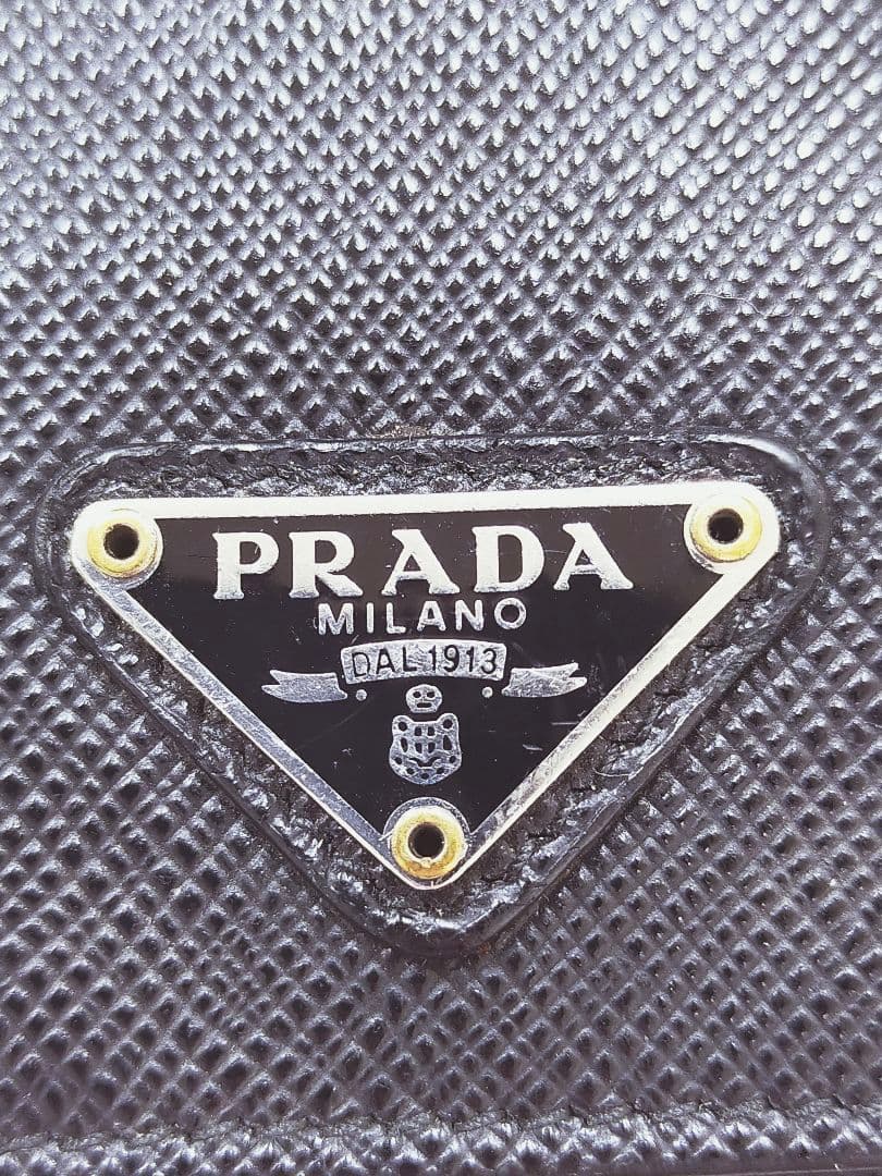 【美品】PRADA イヤホンケース　サフィアーノ