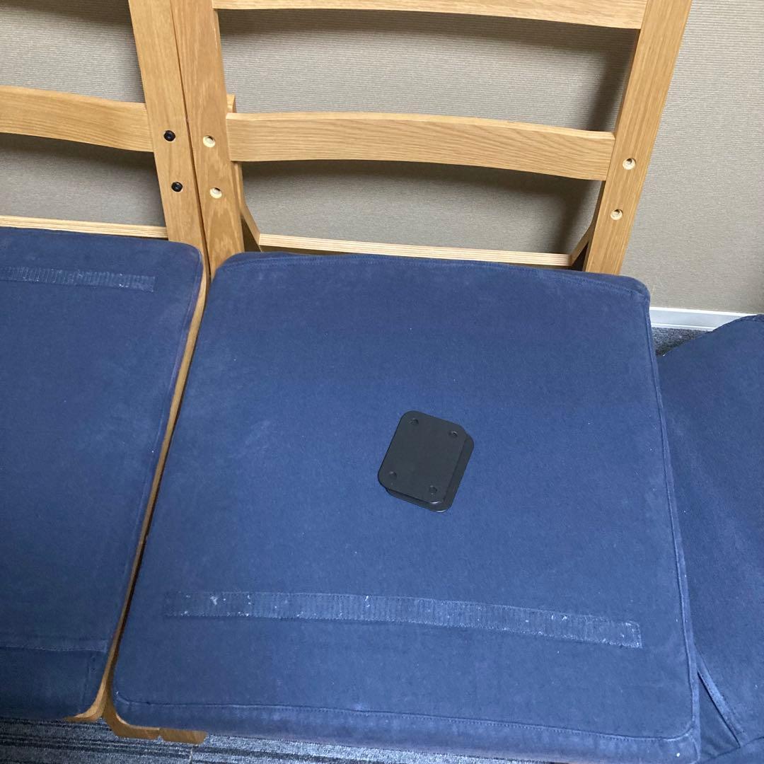 無印良品　リビングでもダイニングでもつかえるソファチェア　左