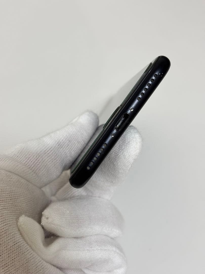 美品 iPhoneSE第2世代 128GB MXD02J/A SIMロックなし