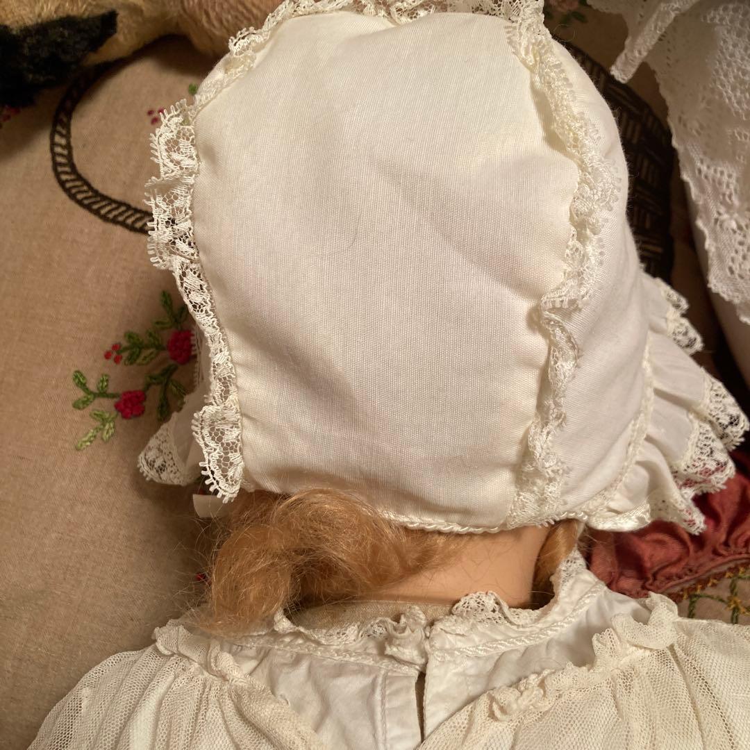 コンポディションドール白いレース付きドレス