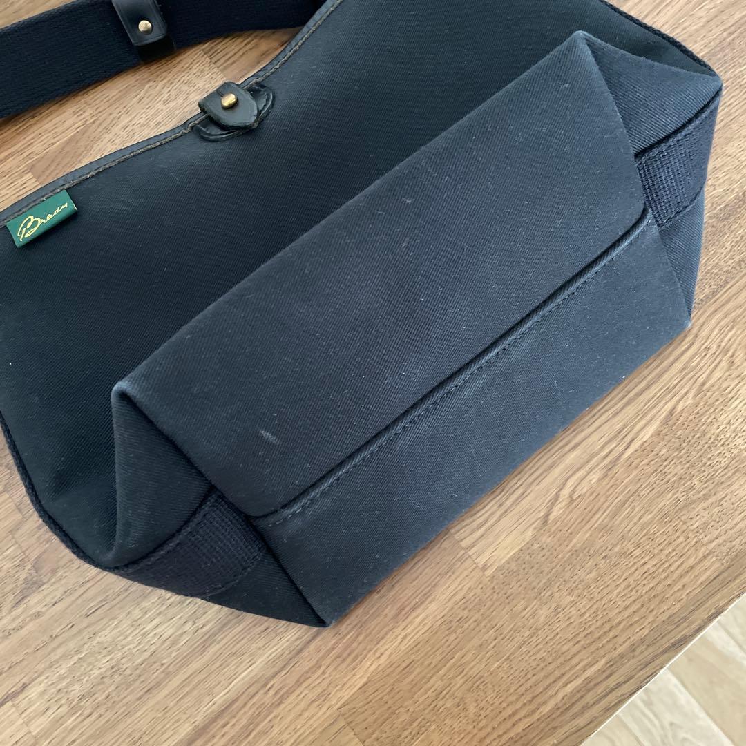 Brady 黒 キャンバス ショルダーバッグ