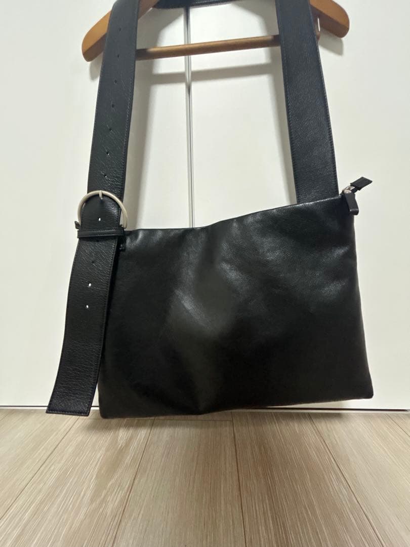 バッグ archive leather shoulder bag