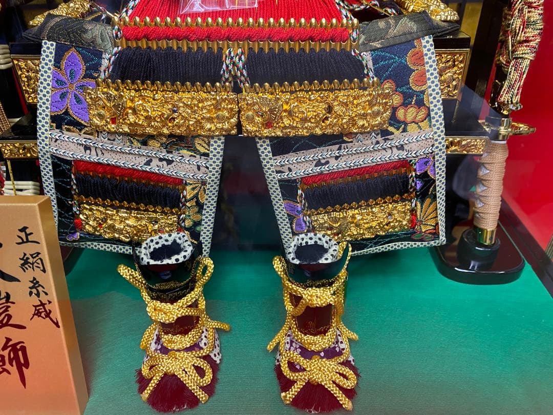 東京久月　五月人形　家紋付き大鎧飾り　オルゴール付き六角アクリルケース入