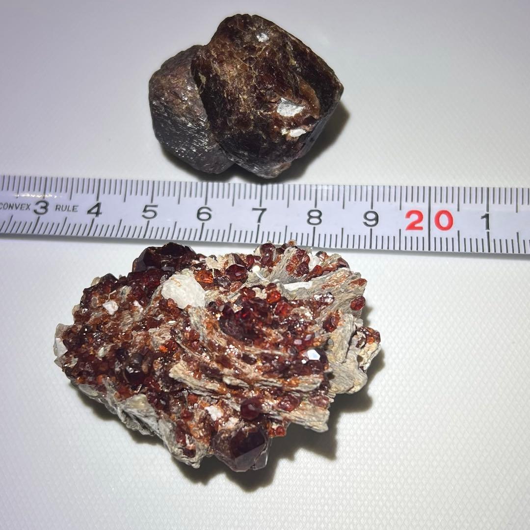 ガーネット 2点セット　1x 母岩付き クラスタ