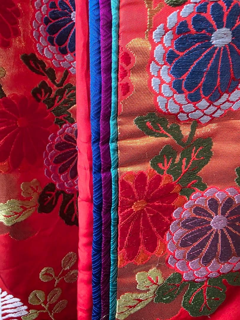 古い打ち掛け　オレンジ色 花柄刺繍 　飾り用