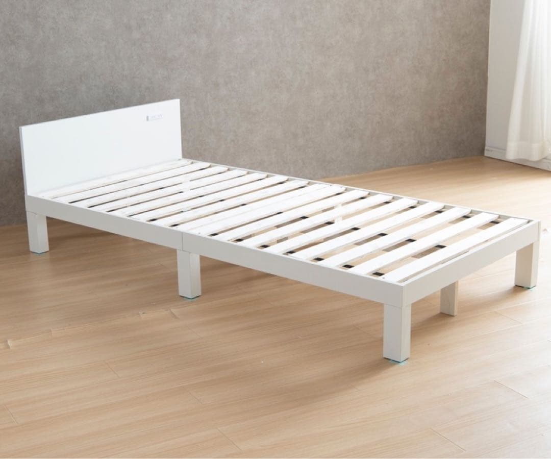 【新品 送料無料】コンセント付き すのこベッド　全３色　シングル　ベッドフレーム