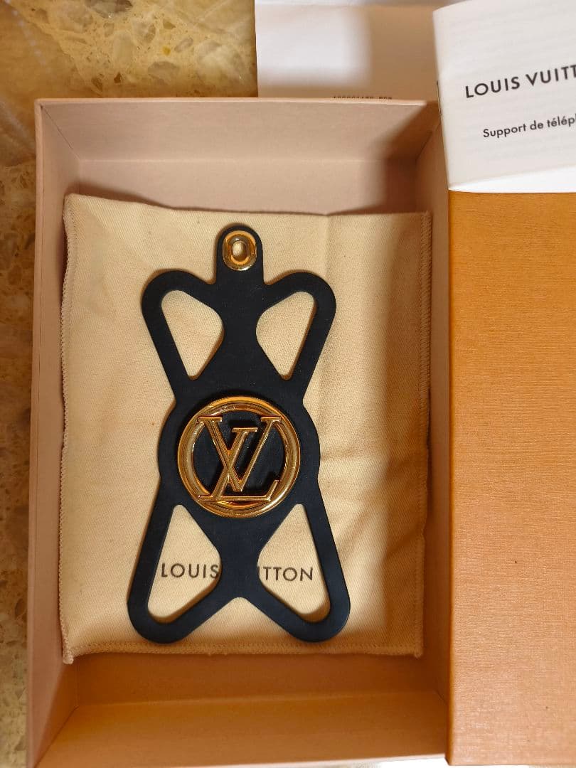 LOUIS VUITTON スマホケース　ストラップ