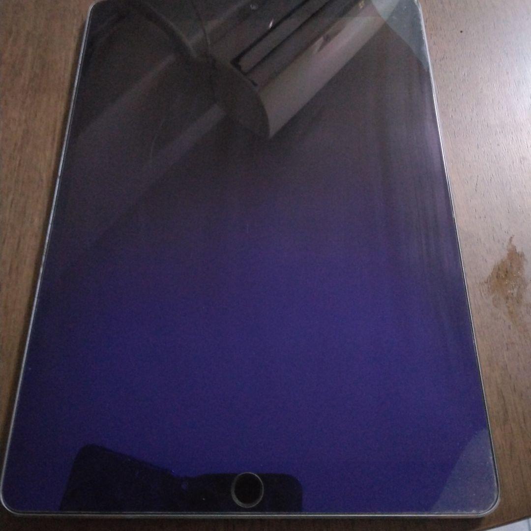 Apple iPad 10.5インチ シルバー（SIMロックあり)