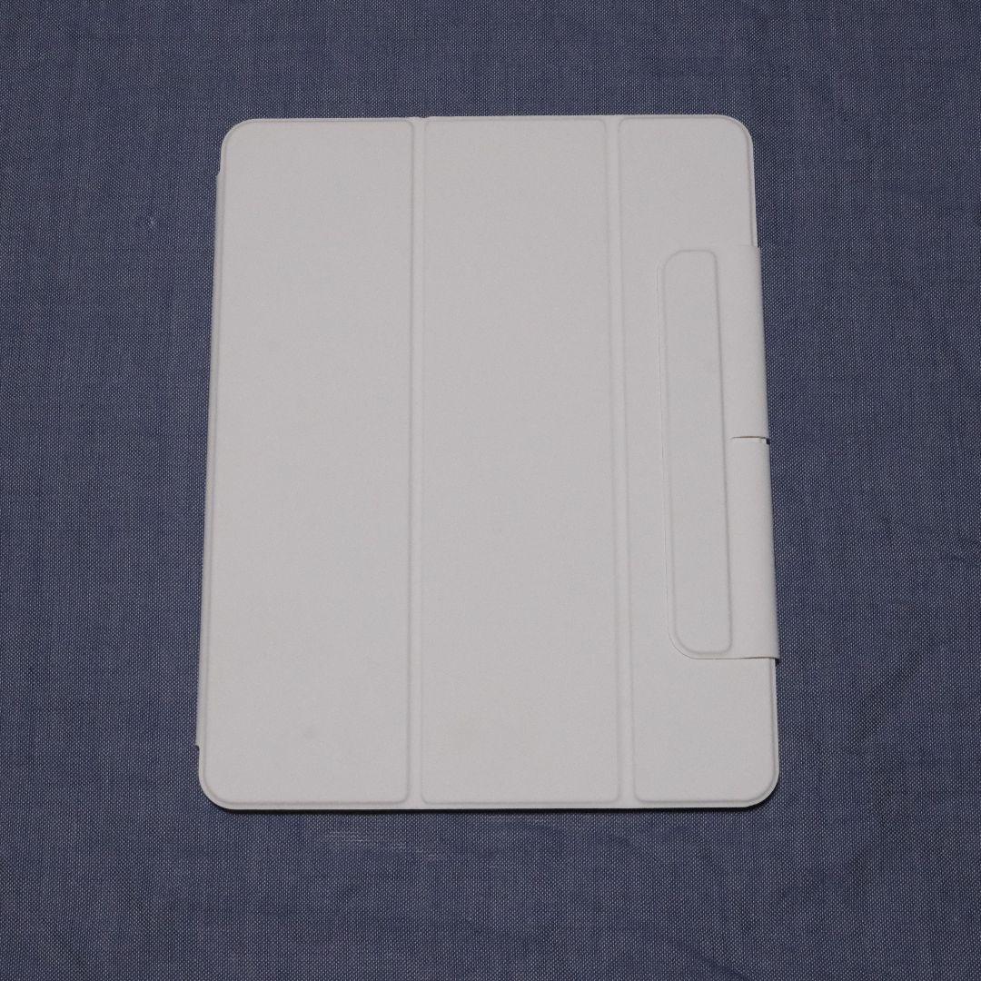 iPad Pro 12.9インチ 第4世代（白カバー、黒ケース付き）