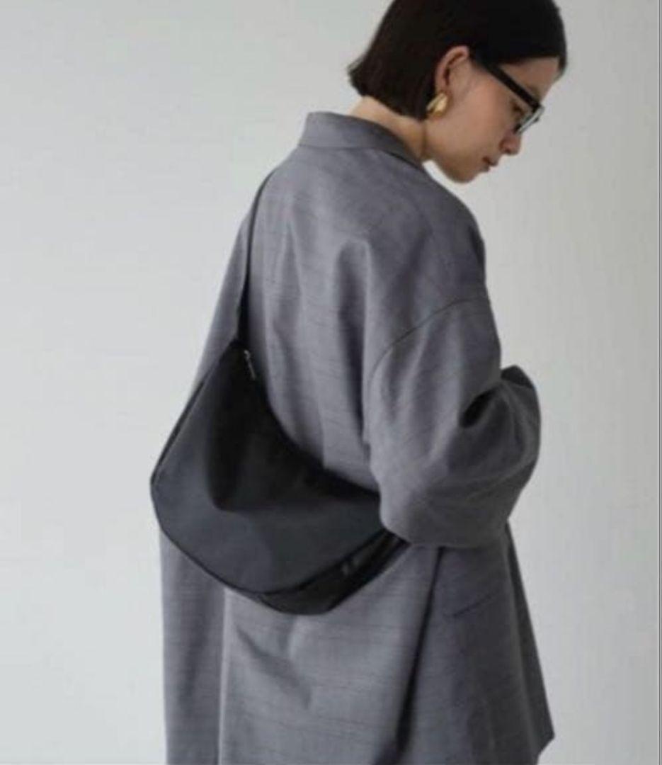 美品☆ラシット ナイロン ラウンドショルダーバッグ 金具シルバー