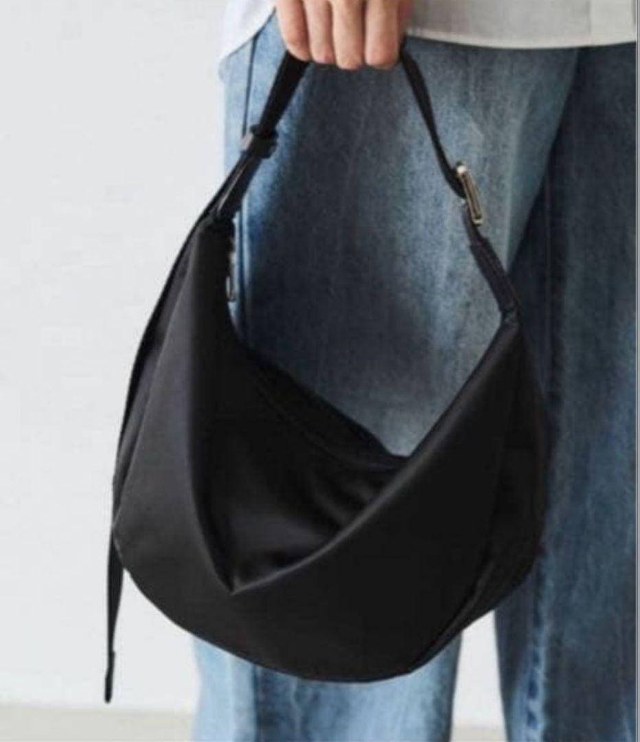 美品☆ラシット ナイロン ラウンドショルダーバッグ 金具シルバー