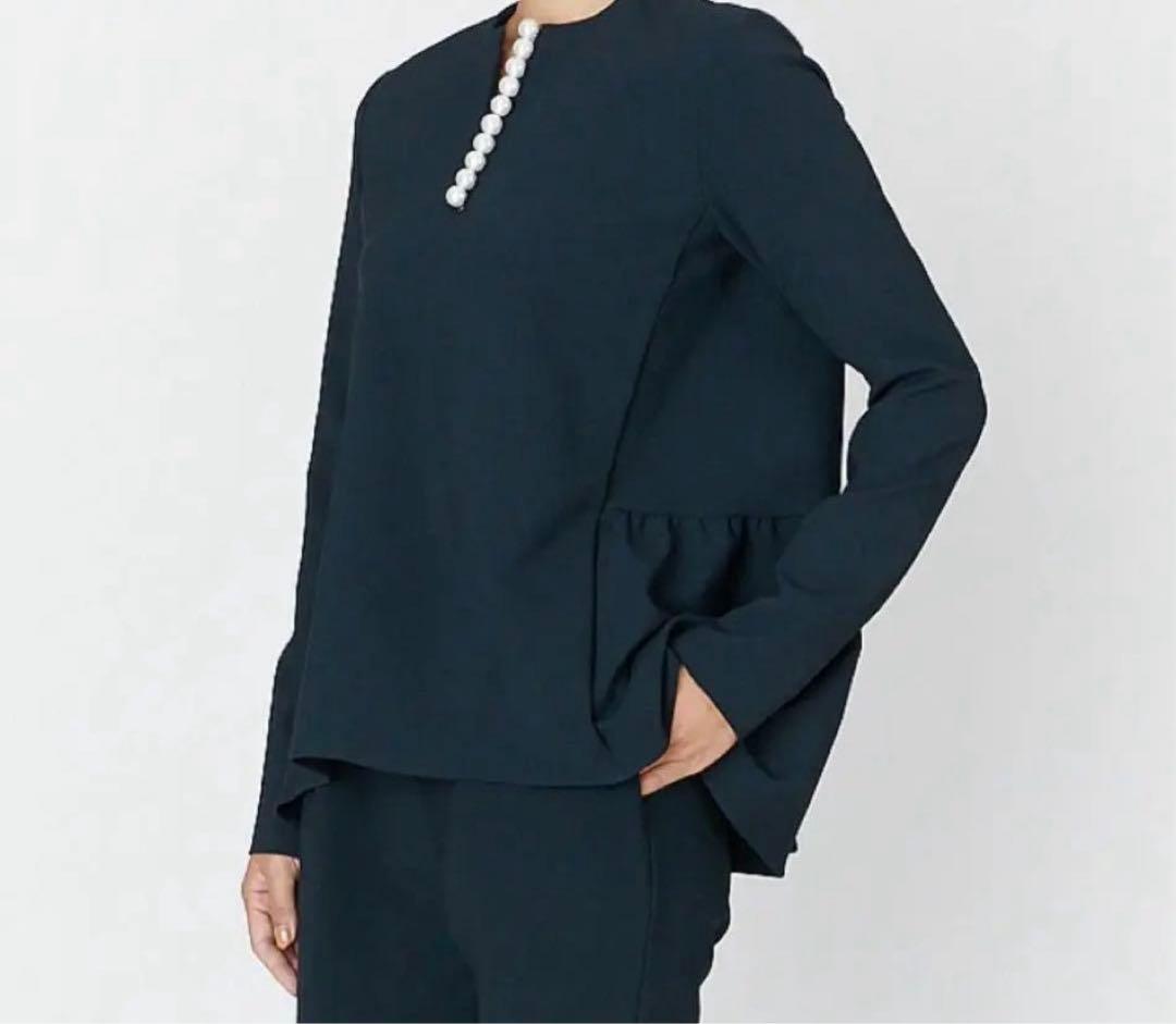 週末限定❣️未使用級✨YOKO CHAN バックティアード パールブラウス 38紺