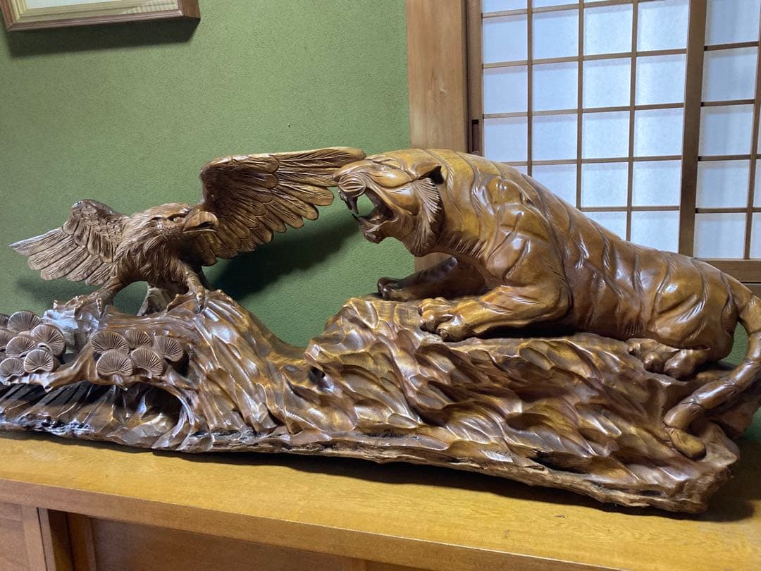 木製彫刻 虎　鷹アンティーク　天然木　置物 縁起物　一枚板