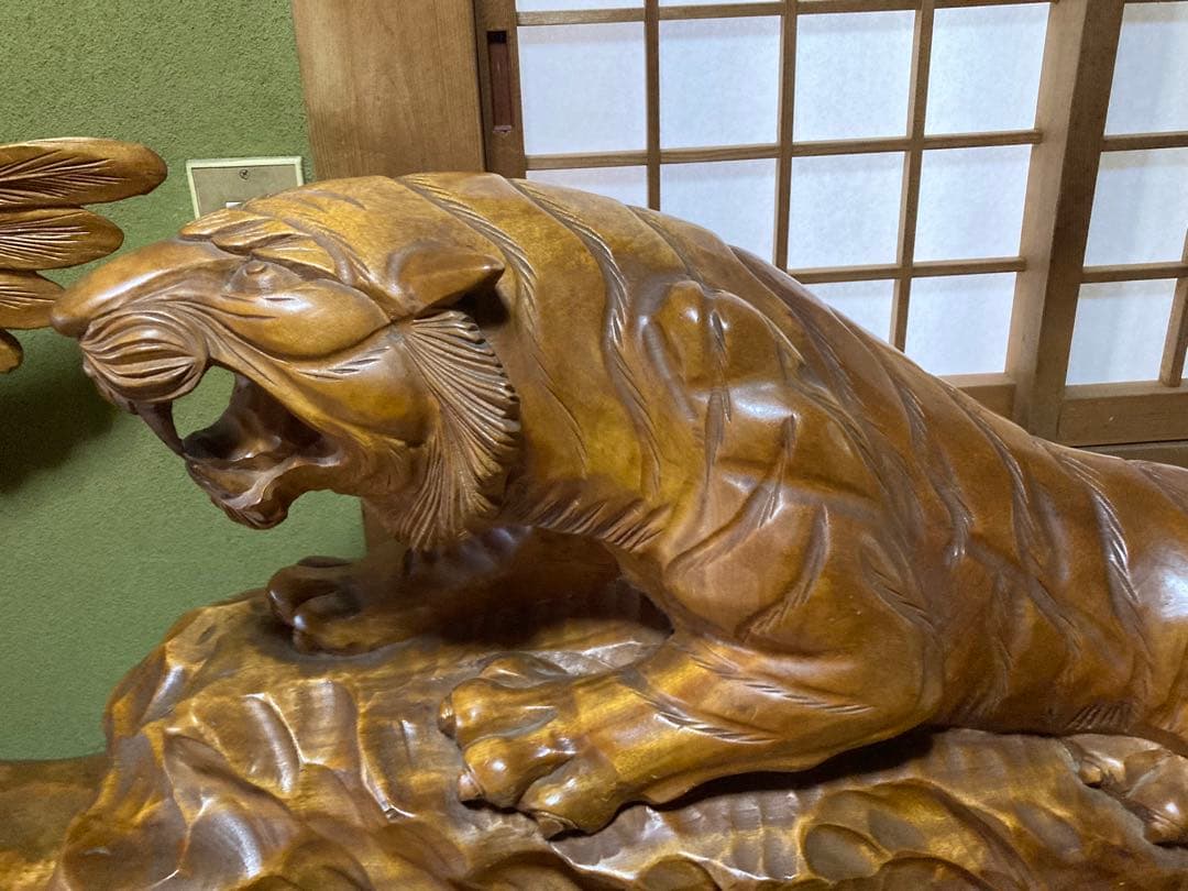 木製彫刻 虎　鷹アンティーク　天然木　置物 縁起物　一枚板