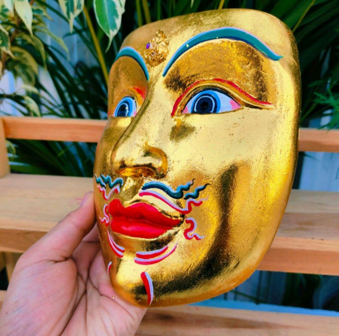 Na Na Thong Mask タイのお守り　プラクルアン　恋愛　幸運　金運