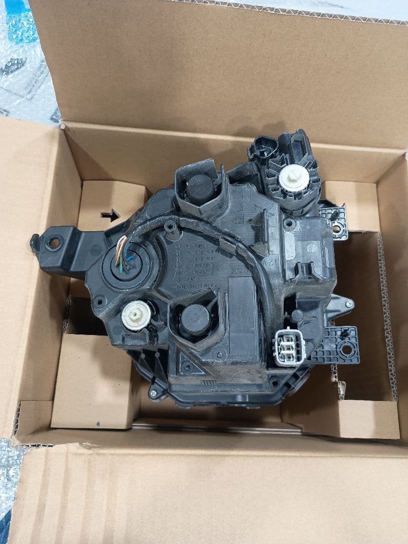 ジムニーシエラ　JB74W 右ヘッドランプ