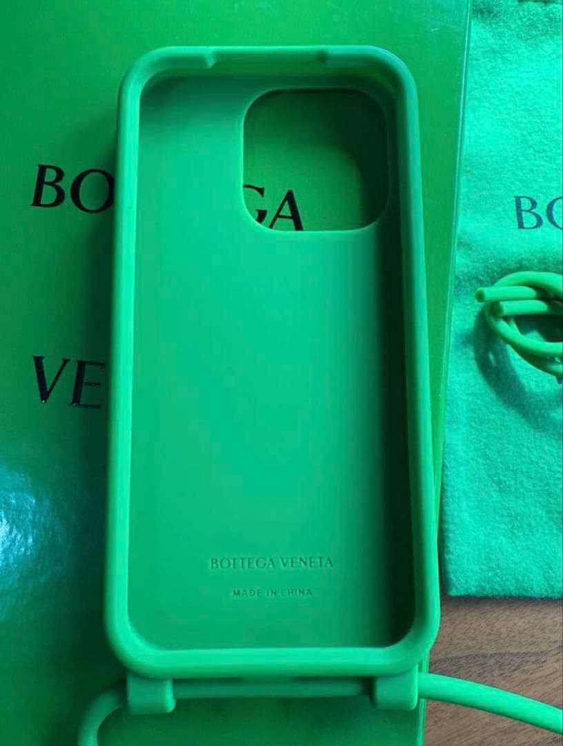 美品　ボッテガべネタ ストラップテックラバー ケース iphone 14 Pro