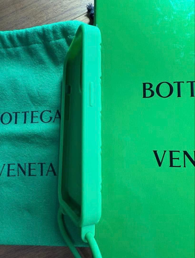 美品　ボッテガべネタ ストラップテックラバー ケース iphone 14 Pro