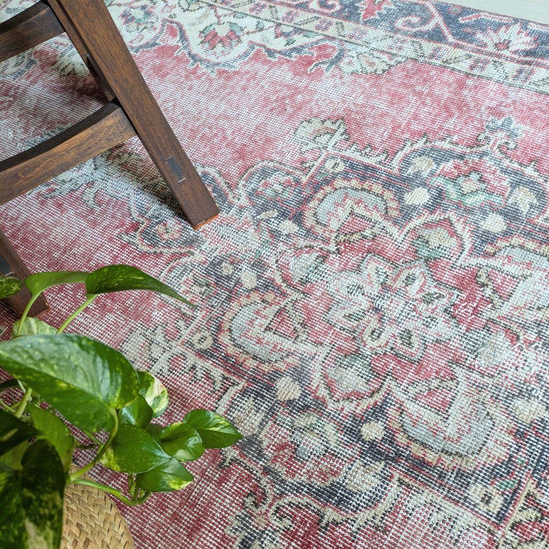 101×200 擦れた赤メダリオン　トルコヴィンテージラグ