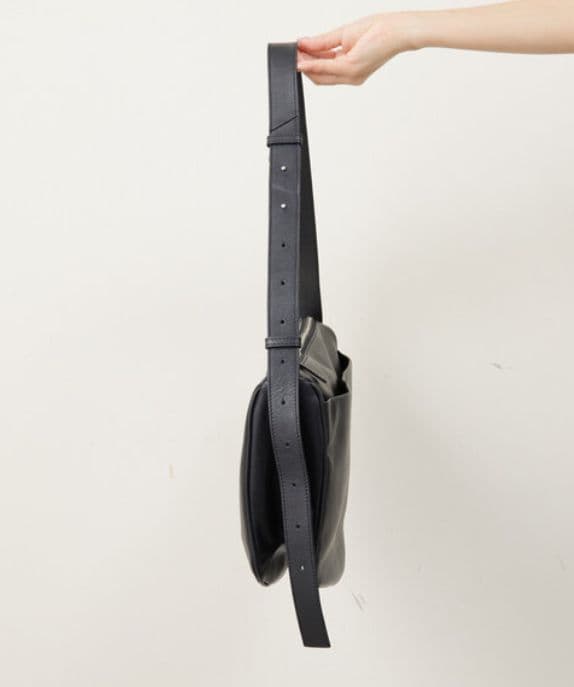 新品タグ付き　イアパピヨネ　《本革/470g》スワロ―マチショルダーバッグ