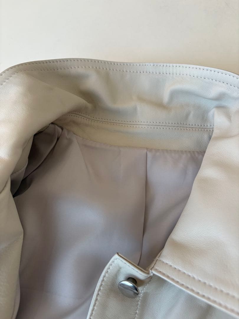 新品タグ付き 羊革 レザージャケット オフホワイト　Lサイズ