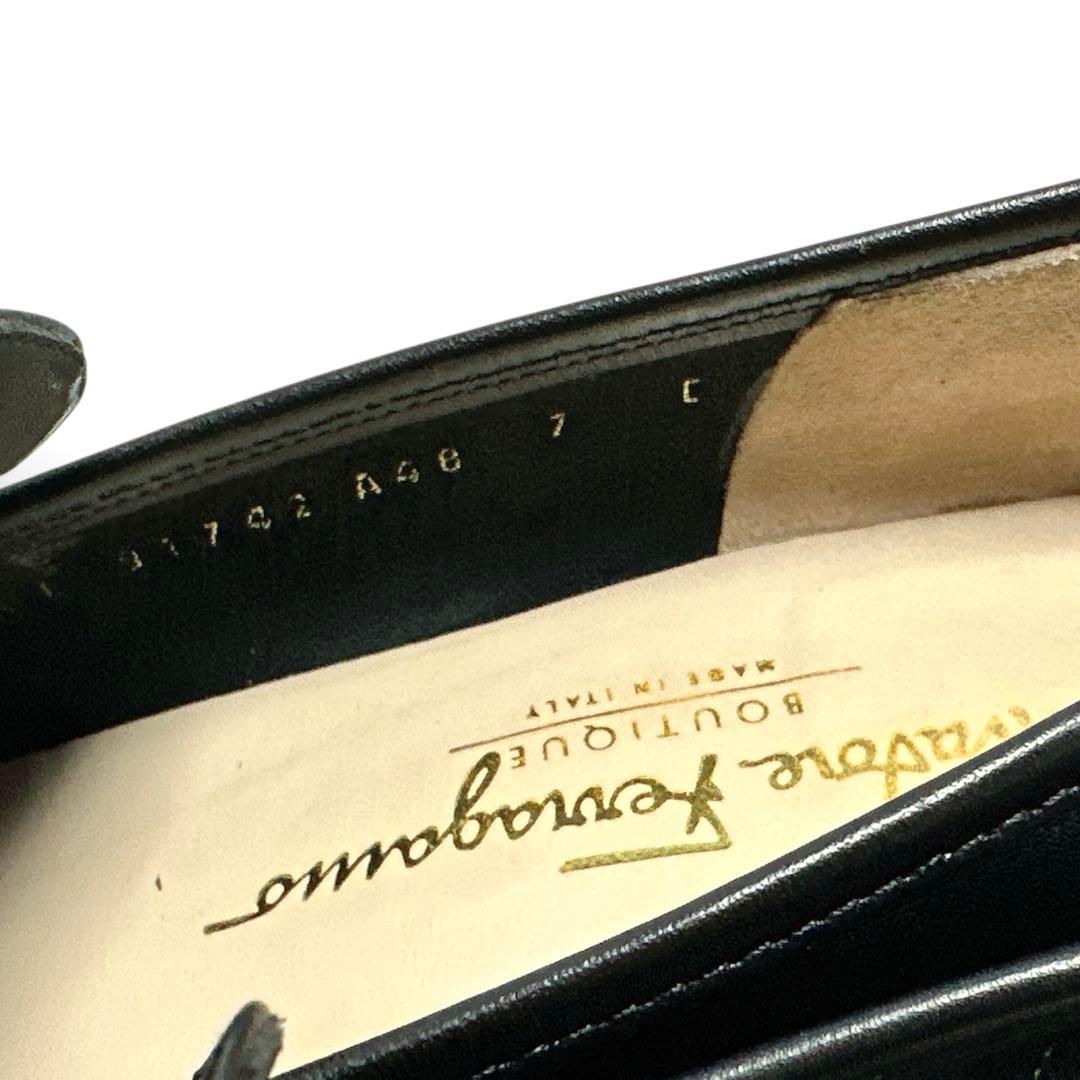 極美品✨フェラガモ 7C 約24㎝ ヴァラ レザー ローファー パンプス 黒