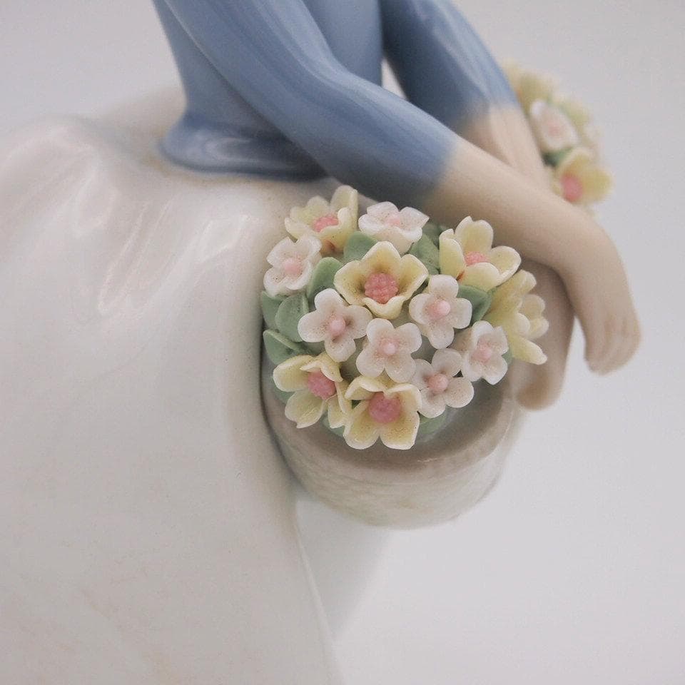 リヤドロ　Lladro No.5467 五月の花 May Flowers