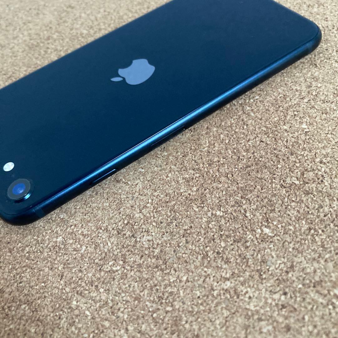 4058 電池新品☆比較的美品☆iPhoneSE3 128GB SIMフリー☆