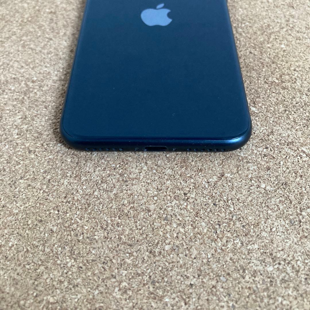 4058 電池新品☆比較的美品☆iPhoneSE3 128GB SIMフリー☆