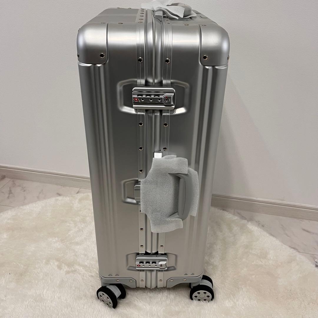 メルセデスベンツシルバー アルミニウム キャリーケース　65L