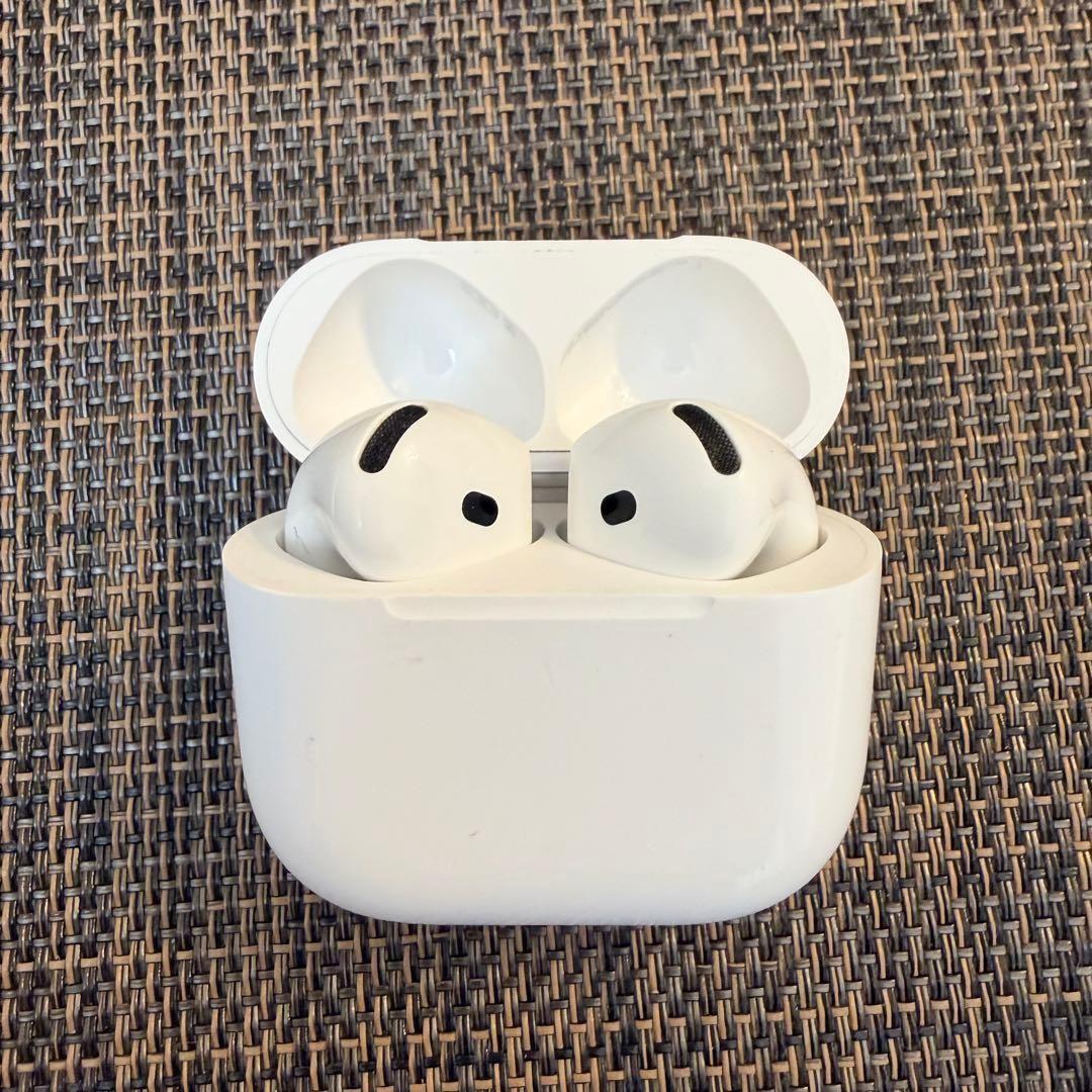美品⭐️AppleAirPods4 USB-C充電ケース付き ワイヤレスイヤホン
