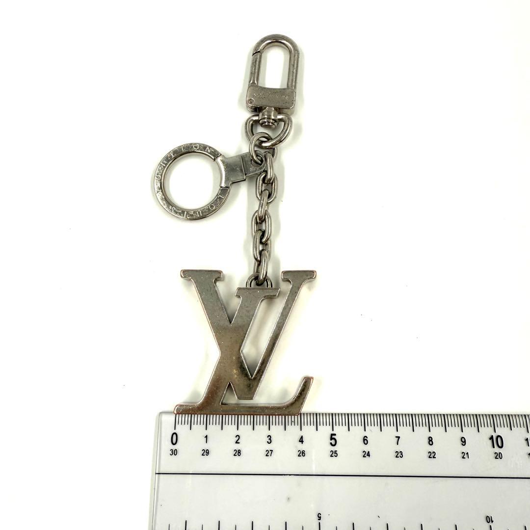 LOUIS VUITTON LVロゴキーホルダーチャーム　シルバー