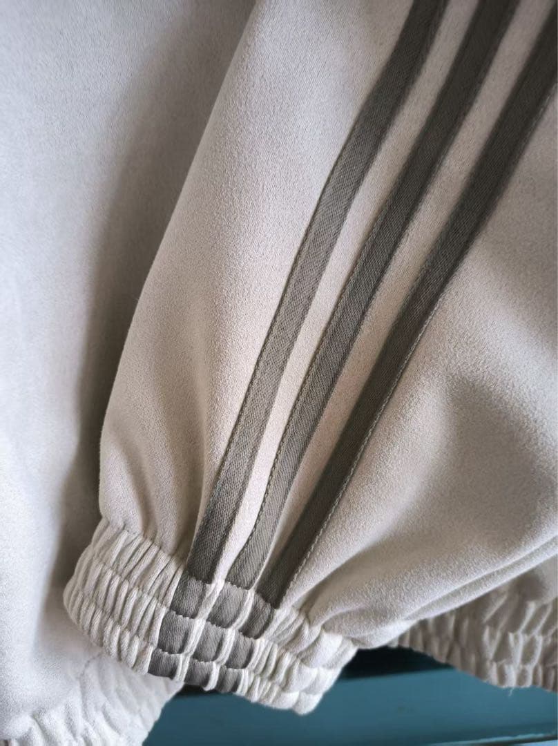 海外限定 アディダス巳年トラック スエード ジャケット クリームホワイト L