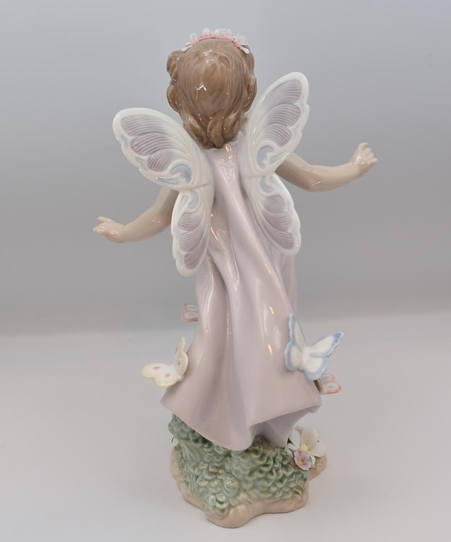 チョウの妖精　＃6875　★リヤドロ　スペイン　ポーセリン　光沢仕上げ　リタイヤ