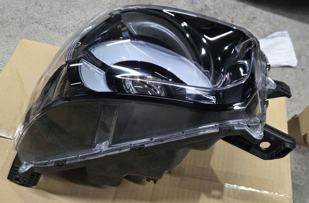 JF5　HONDA　N-BOX　左側