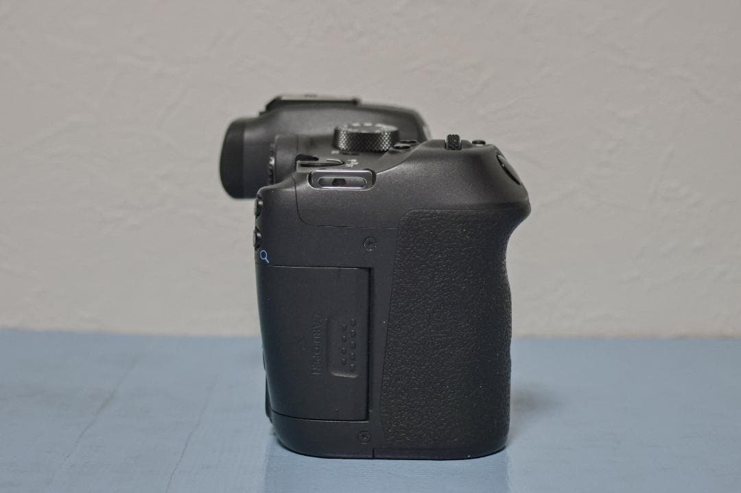 CANON　EOS R7　ボディー
