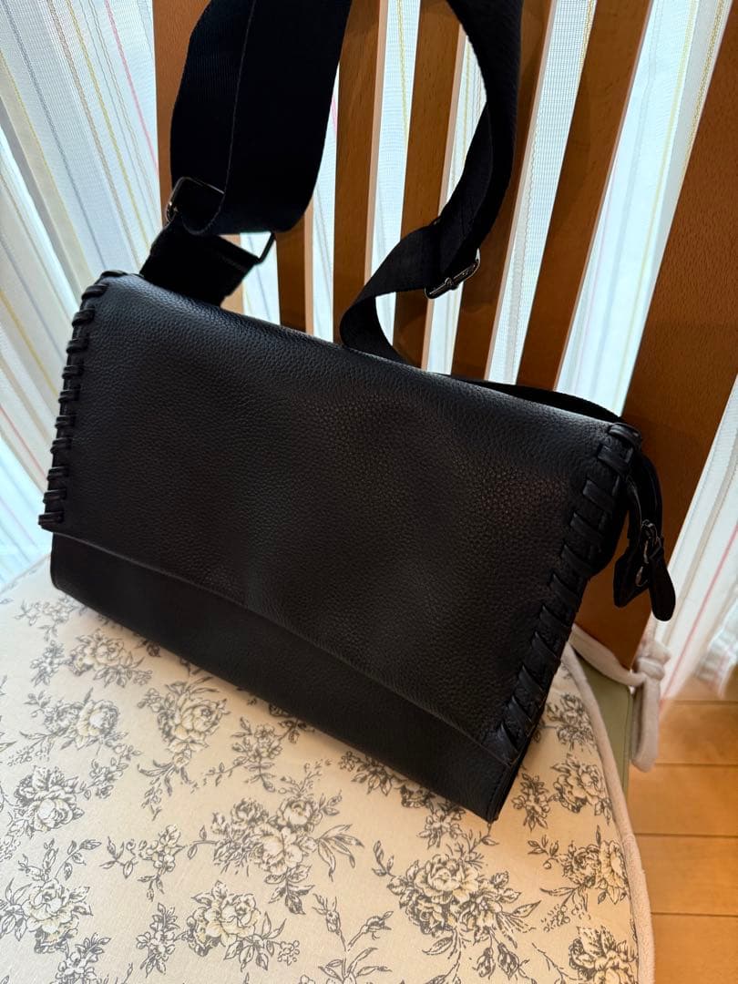 イアパピヨネ　ワイドテープショルダーバッグ　ボディバッグ　完売色