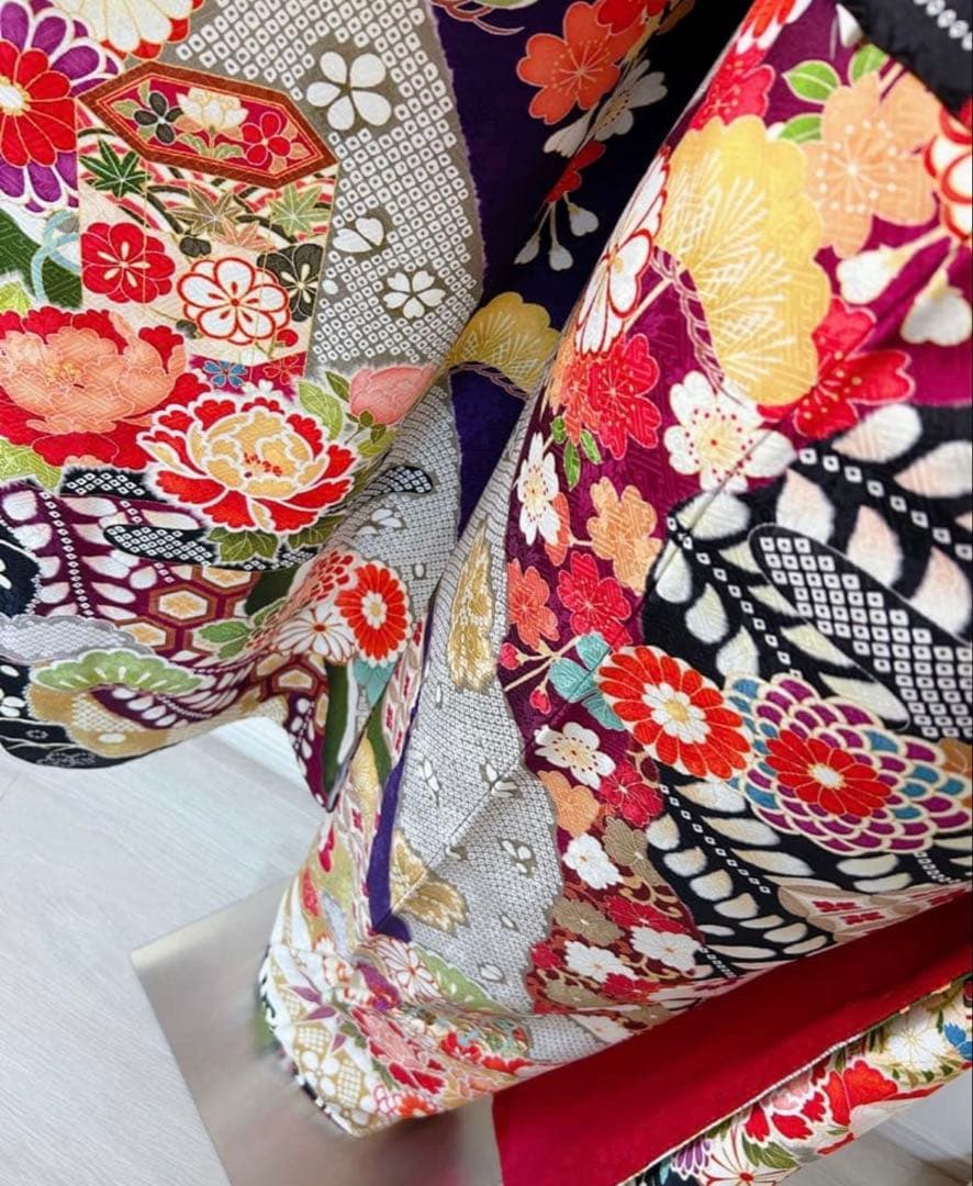 未使用品　正絹振袖フルセット　古典柄　華やかな花柄　成人式に