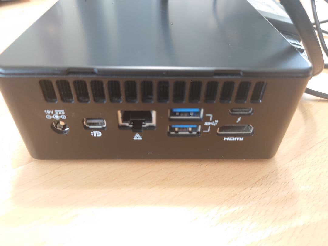win11 pro導入済 intel ミニPC NUC11PAHi3000